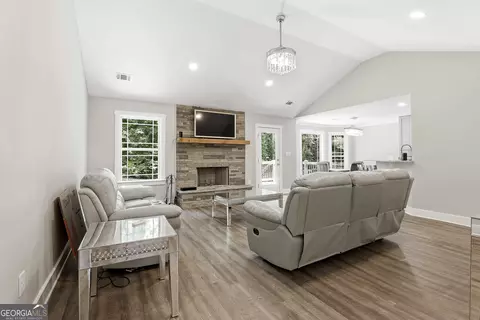 Living - 121 Churchill Ct, Lagrange, GA 30241 photo 1 of 4