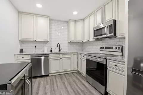 Kitchen - 121 Churchill Ct, Lagrange, GA 30241 photo 5 of 5