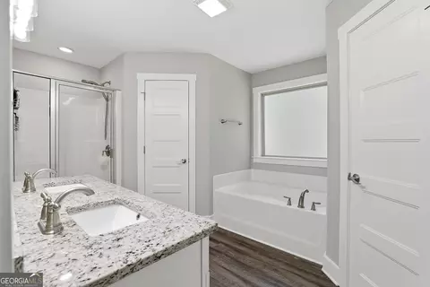 Bath - 121 Churchill Ct, Lagrange, GA 30241 photo 1 of 4