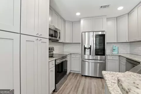 Kitchen - 121 Churchill Ct, Lagrange, GA 30241 photo 2 of 5