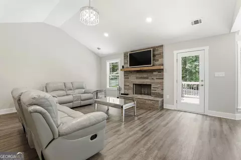 Living - 121 Churchill Ct, Lagrange, GA 30241 photo 3 of 4