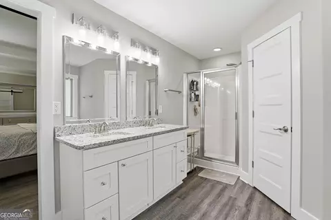 Bath - 121 Churchill Ct, Lagrange, GA 30241 photo 2 of 4