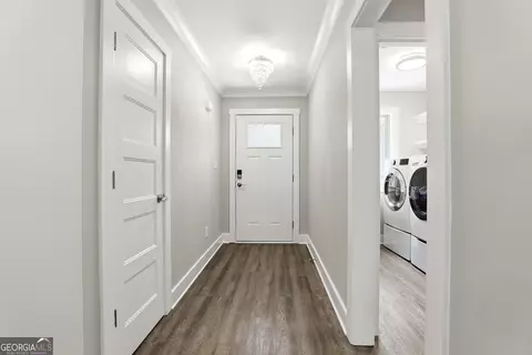 Entry Way - 121 Churchill Ct, Lagrange, GA 30241 photo 2 of 5