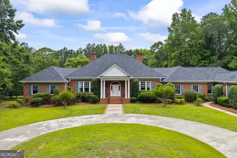 144 Lake Forest Dr, Elberton, GA 30635