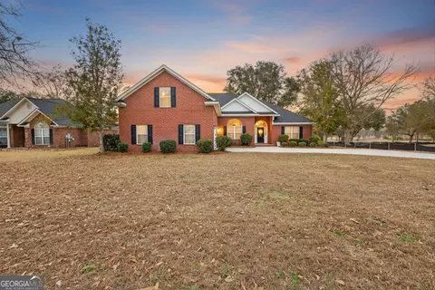 58 Lansing Dr, Ellabell, GA 31308