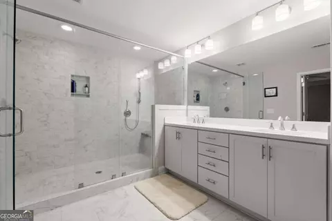 Bath - 1372 Doublegate Dr, Atlanta, GA 30319 photo 2 of 4