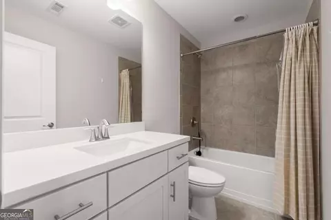 Bath - 1372 Doublegate Dr, Atlanta, GA 30319 photo 1 of 4