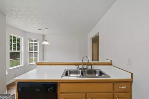 Kitchen - 30 Hunters Trce, Covington, GA 30014 photo 4 of 4