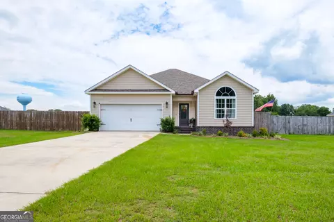 177 Sandalwood Cir, Statesboro, GA 30458