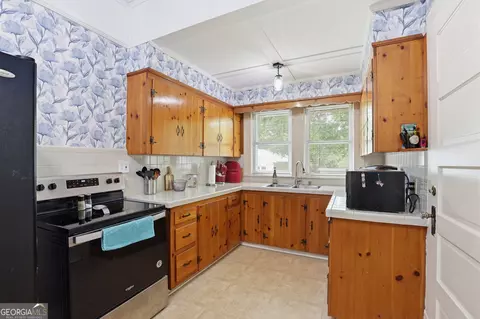 Kitchen - 115 S Broad St, Bowman, GA 30624 photo 2 of 3