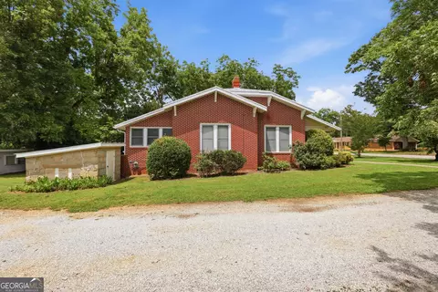 Exterior - 115 S Broad St, Bowman, GA 30624 photo 4 of 9