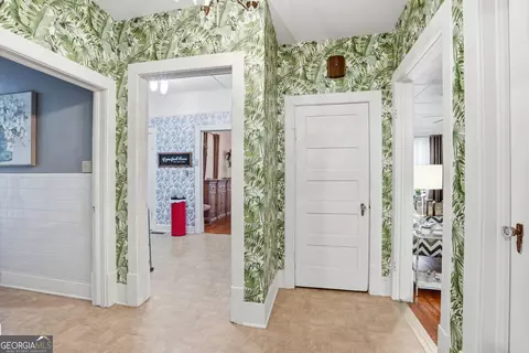 Entry Way - 115 S Broad St, Bowman, GA 30624 photo 2 of 4