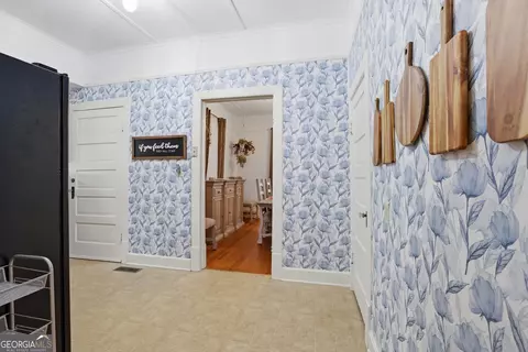 Entry Way - 115 S Broad St, Bowman, GA 30624 photo 4 of 4