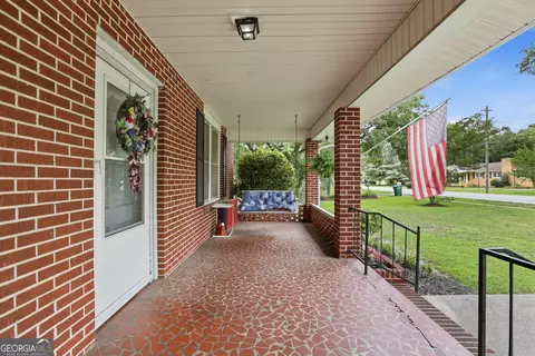 Exterior - 115 S Broad St, Bowman, GA 30624 photo 8 of 9