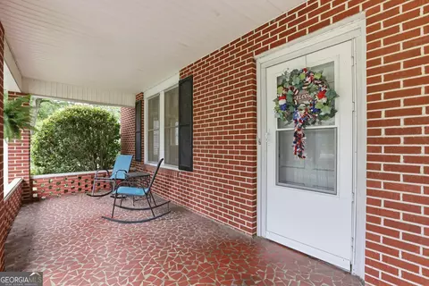 Exterior - 115 S Broad St, Bowman, GA 30624 photo 7 of 9