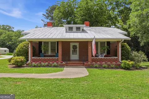115 S Broad St, Bowman, GA 30624