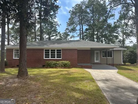 843 Prosperity Dr, Swainsboro, GA 30401