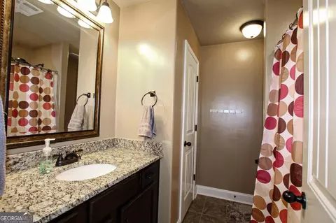Bath - 203 Ousley Way, Perry, GA 31069 photo 4 of 5
