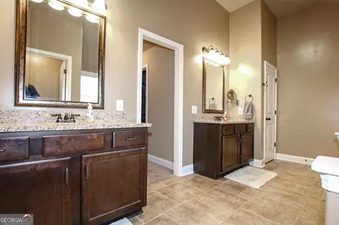 Bath - 203 Ousley Way, Perry, GA 31069 photo 1 of 5