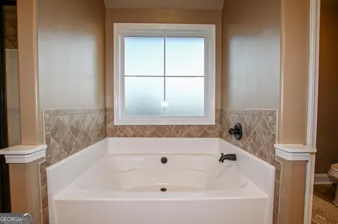 Bath - 203 Ousley Way, Perry, GA 31069 photo 2 of 5