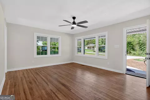 Living - 239 Wilcox Rd, Lagrange, GA 30241 photo 3 of 4