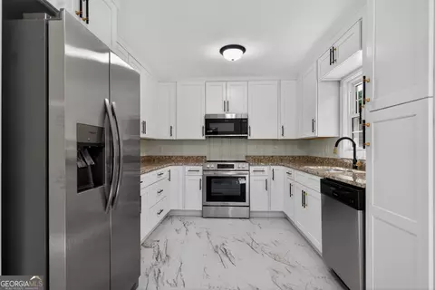 Kitchen - 239 Wilcox Rd, Lagrange, GA 30241 photo 3 of 4