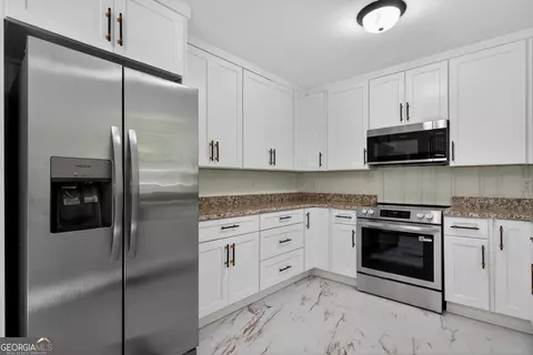 Kitchen - 239 Wilcox Rd, Lagrange, GA 30241 photo 2 of 4