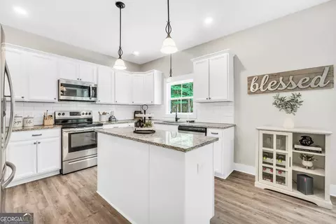 Kitchen - 1577 Stark Rd, Jackson, GA 30233 photo 1 of 3