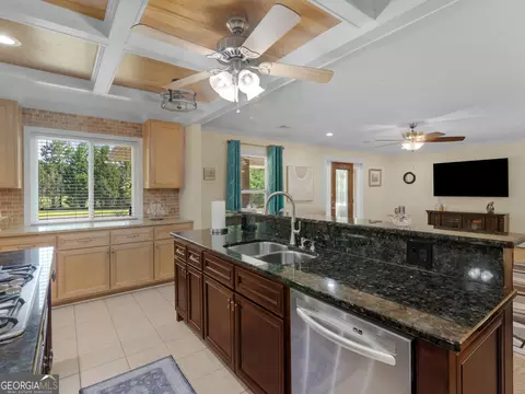 Kitchen - 525 Levi Barnes Rd, Jackson, GA 30233 photo 8 of 8