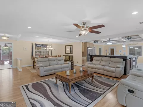 Living - 525 Levi Barnes Rd, Jackson, GA 30233 photo 1 of 4