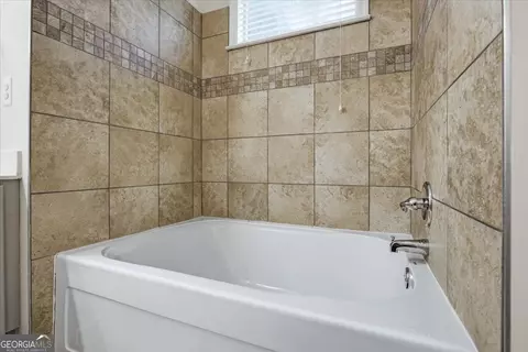 Bath - 227 Edinburgh Ct, Milton, GA 30004 photo 3 of 5