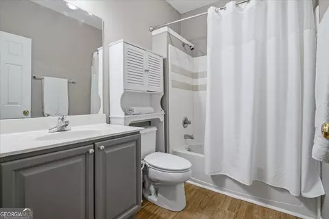 Bath - 227 Edinburgh Ct, Milton, GA 30004 photo 5 of 5