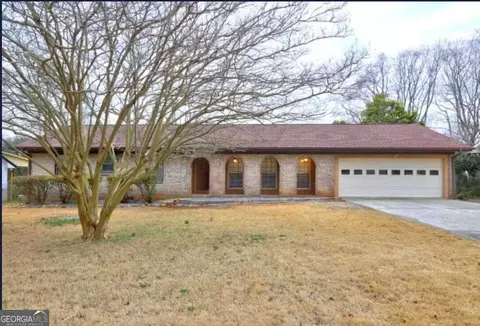 457 Castleaire Dr SW, Stone Mountain, GA 30087