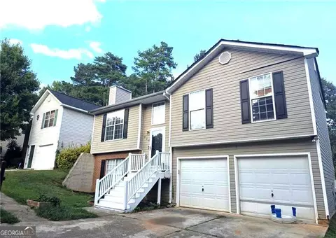 828 Tradd Ct, Stone Mountain, GA 30087