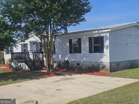 302 Waverly Ln, Byron, GA 31008