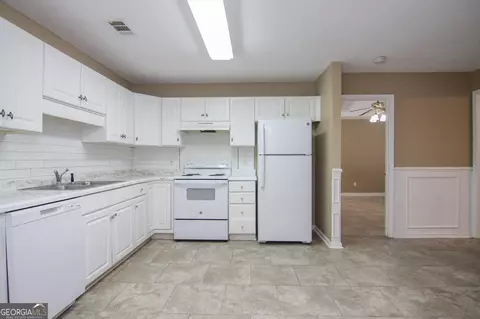Kitchen - 103 Eagles Rdg, Warner Robins, GA 31093 photo 1 of 2
