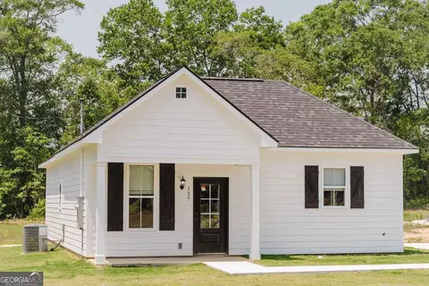 110 Pine Point Dr, Sylvester, GA 31791