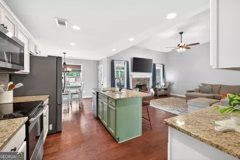 Kitchen - 1251 Daniel Dr, Jefferson, GA 30549 photo 3 of 4