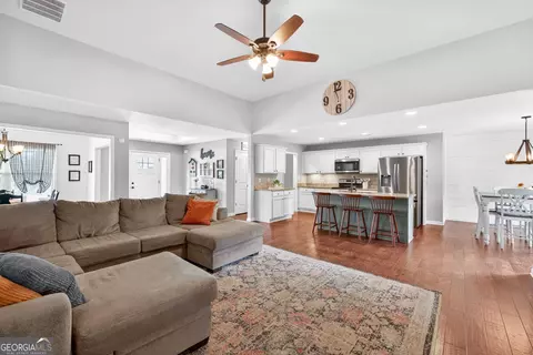 Entry Way - 1251 Daniel Dr, Jefferson, GA 30549 photo 4 of 9