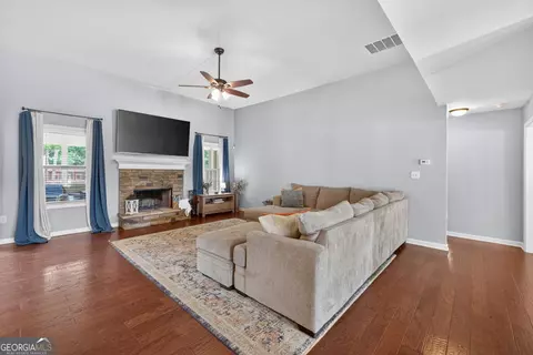 Living - 1251 Daniel Dr, Jefferson, GA 30549 photo 1 of 1