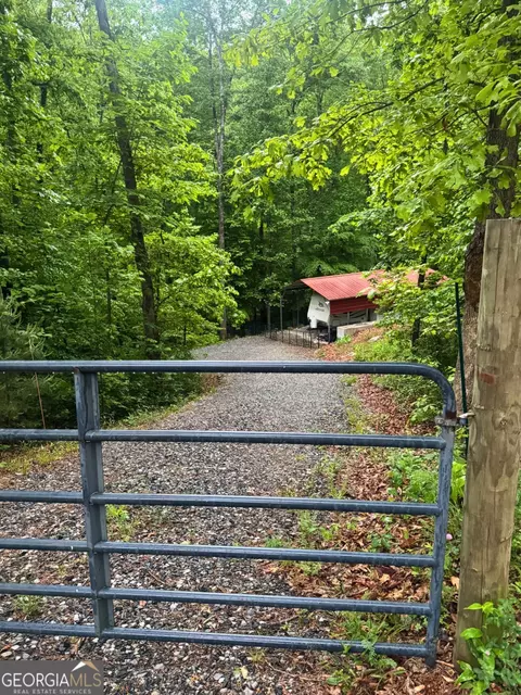 581 Cherokee Rd, Toccoa, GA 30577 photo 2
