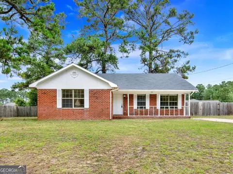 189 W Kenny Dr, Hinesville, GA 31313
