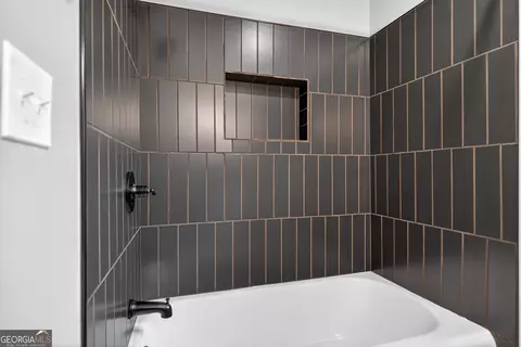Bath - 508 S Lee St, Lagrange, GA 30240 photo 3 of 4