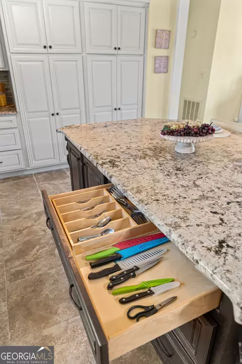 Kitchen - 792 Ellis Rd, Elko, GA 31025 photo 7 of 9