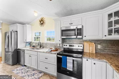 Kitchen - 792 Ellis Rd, Elko, GA 31025 photo 4 of 9