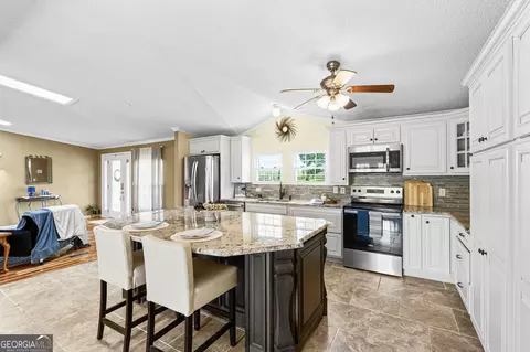 Kitchen - 792 Ellis Rd, Elko, GA 31025 photo 3 of 9