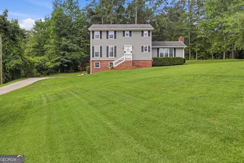 18 Foxdale Cir, Toccoa, GA 30577