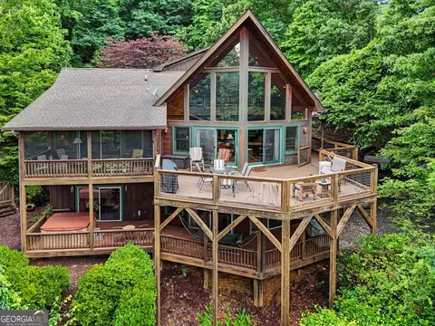 1039 Arbor Dr, Lakemont, GA 30552