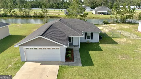 211 Twinn Lakes Dr, Baxley, GA 31513