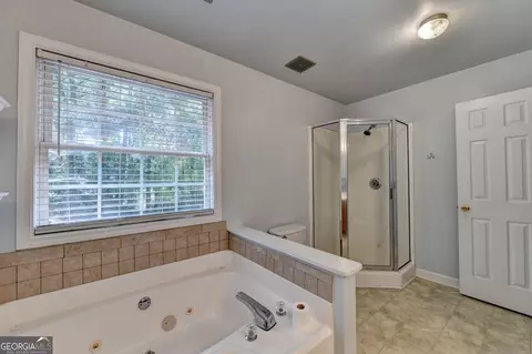 Bath - 1609 White Oak Dr, Winder, GA 30680 photo 6 of 6